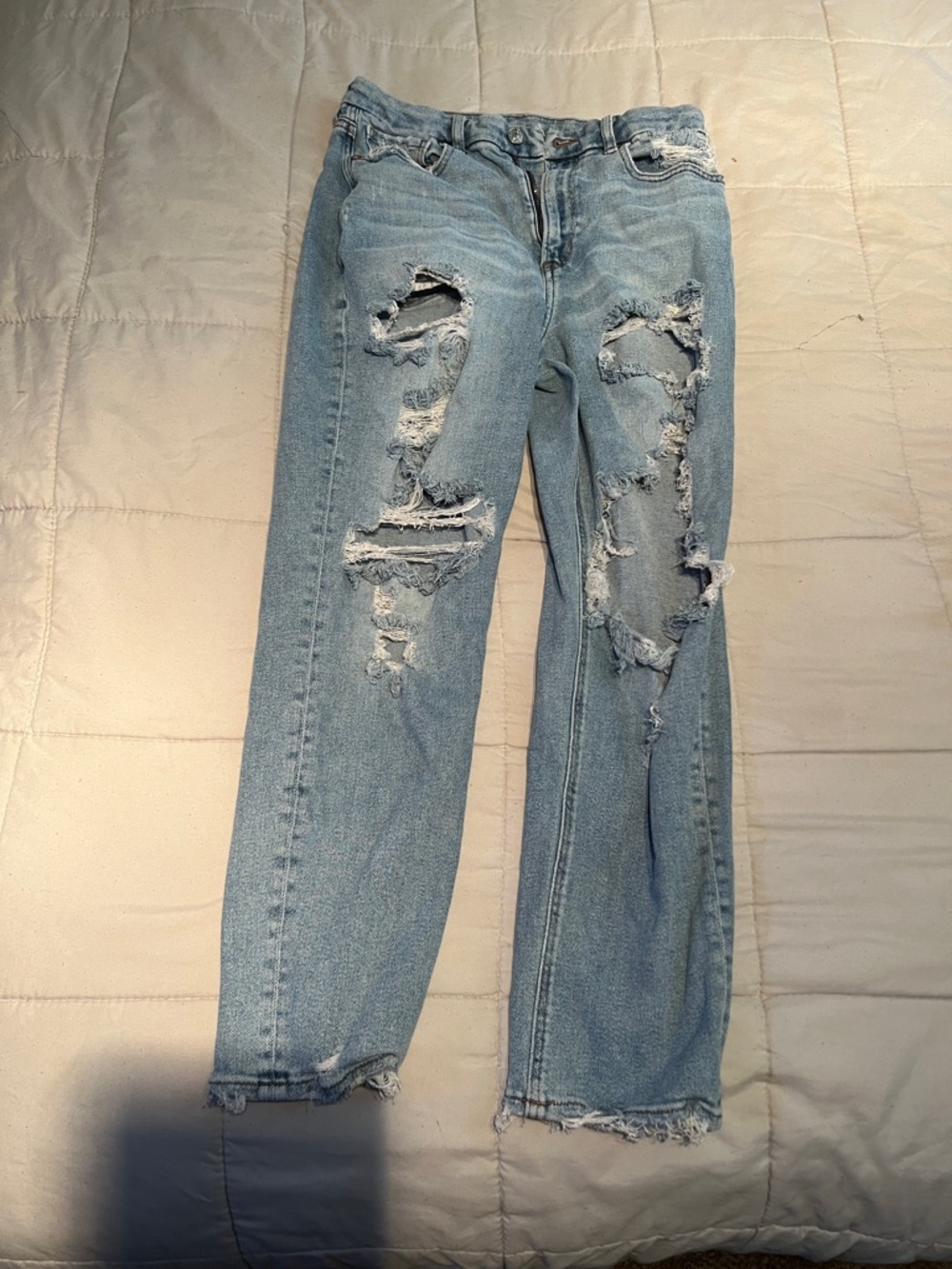 American Eagle Outfitters Light Blue Distressed Curvy Mom Jeans